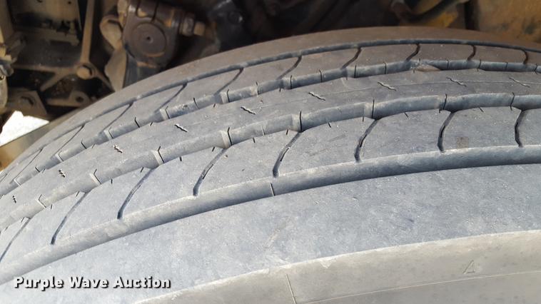 image for item BJ9834 1998 Peterbilt 378 semi truck