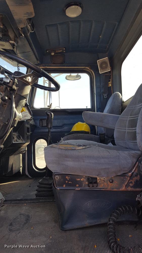 image for item BJ9834 1998 Peterbilt 378 semi truck