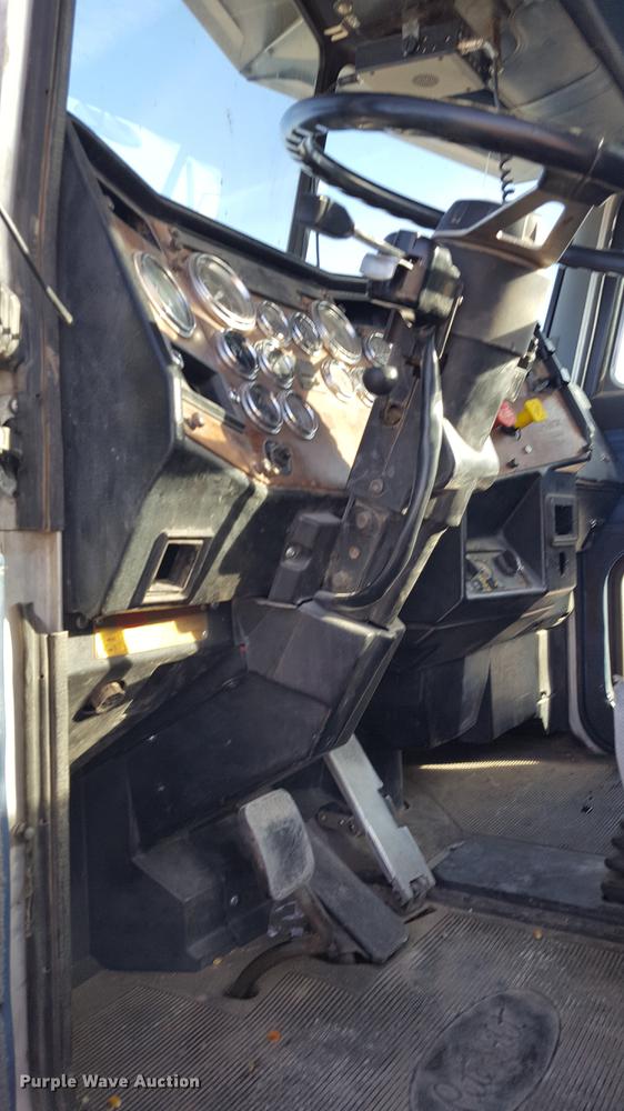 image for item BJ9834 1998 Peterbilt 378 semi truck