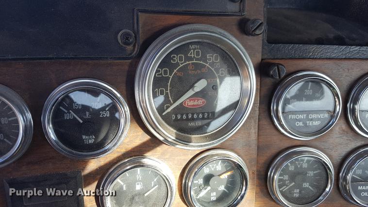 image for item BJ9834 1998 Peterbilt 378 semi truck