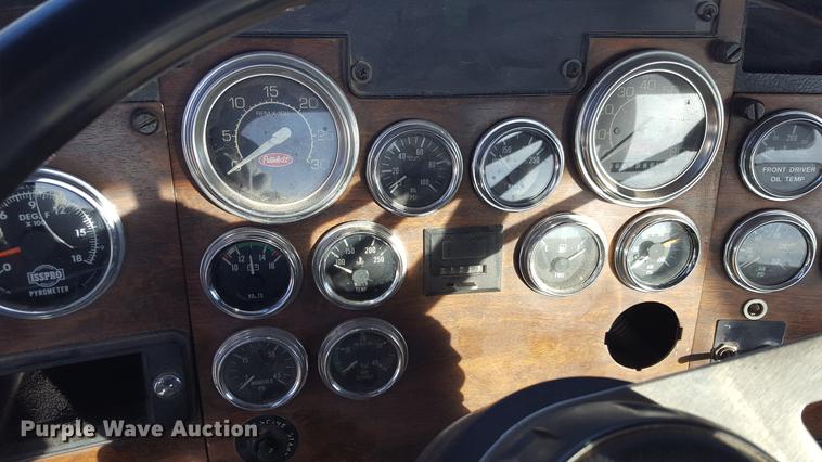 image for item BJ9834 1998 Peterbilt 378 semi truck