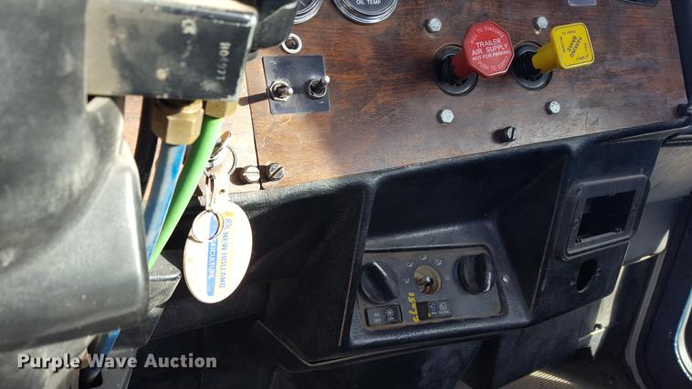 image for item BJ9834 1998 Peterbilt 378 semi truck