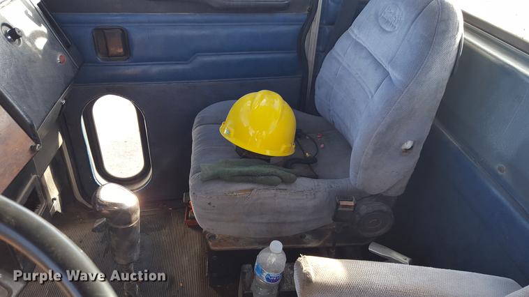 image for item BJ9834 1998 Peterbilt 378 semi truck