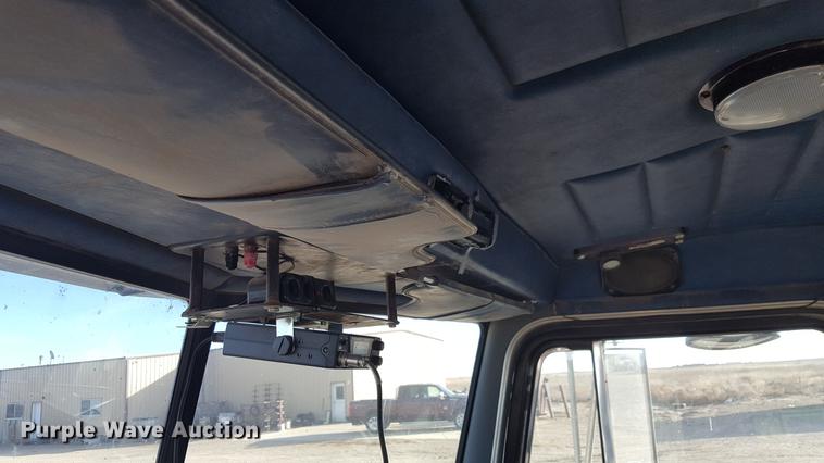 image for item BJ9834 1998 Peterbilt 378 semi truck