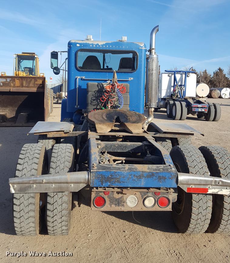 image for item BJ9835 1995 Peterbilt 378 semi truck