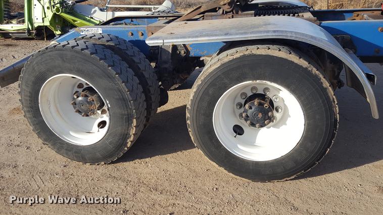 image for item BJ9835 1995 Peterbilt 378 semi truck