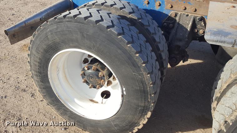 image for item BJ9835 1995 Peterbilt 378 semi truck