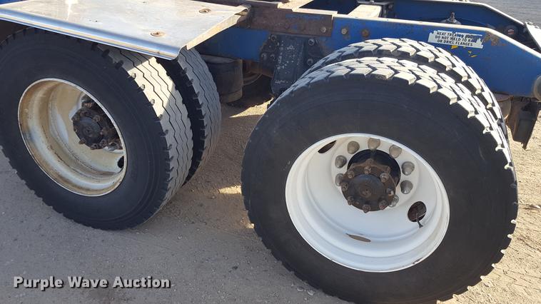 image for item BJ9835 1995 Peterbilt 378 semi truck