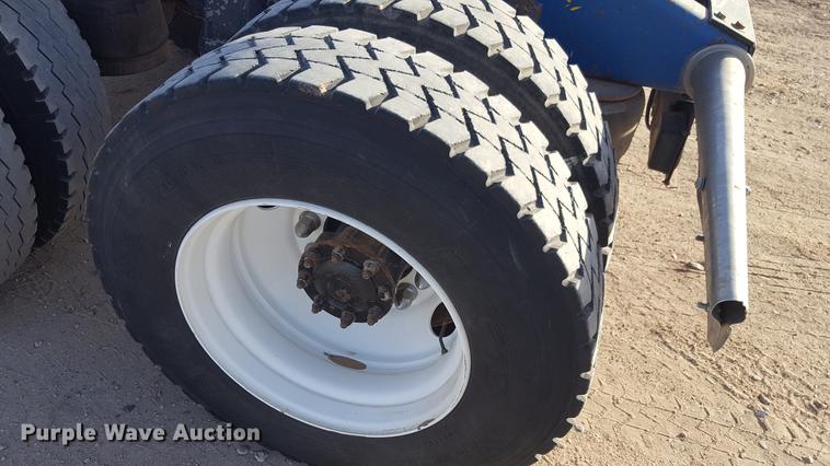 image for item BJ9835 1995 Peterbilt 378 semi truck