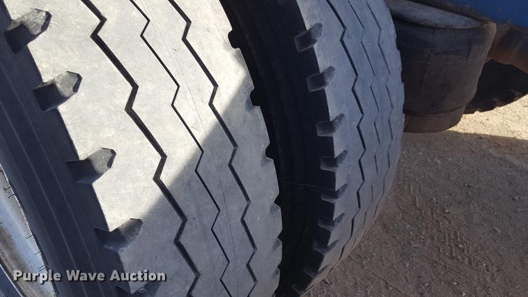 image for item BJ9835 1995 Peterbilt 378 semi truck