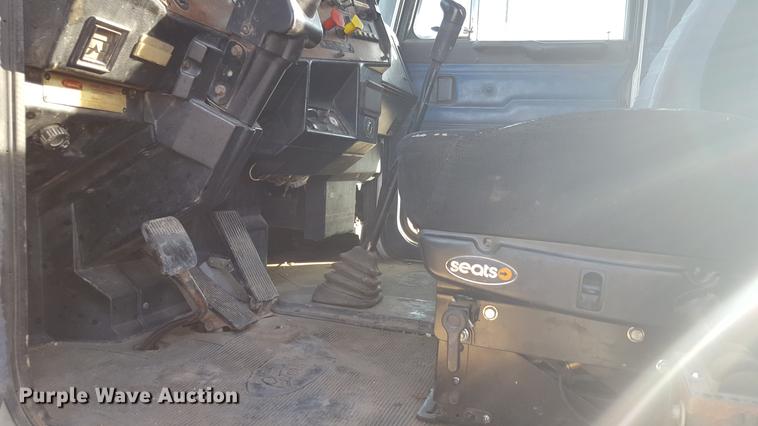 image for item BJ9835 1995 Peterbilt 378 semi truck