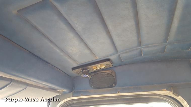 image for item BJ9835 1995 Peterbilt 378 semi truck