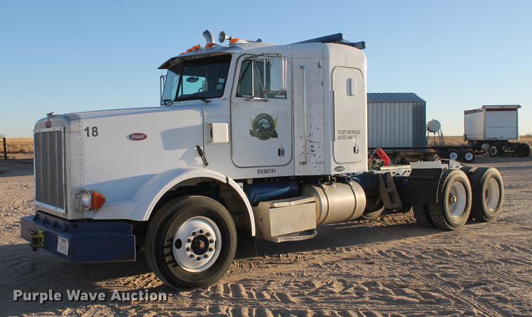 image for item BJ9836 2001 Peterbilt 378 semi truck