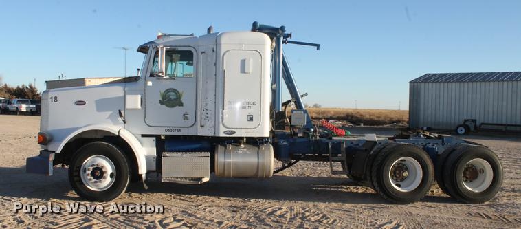 image for item BJ9836 2001 Peterbilt 378 semi truck