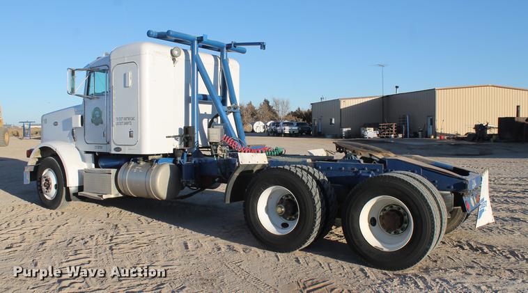 image for item BJ9836 2001 Peterbilt 378 semi truck