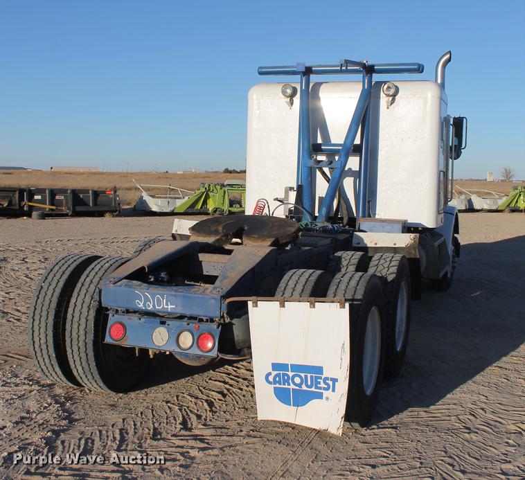 image for item BJ9836 2001 Peterbilt 378 semi truck