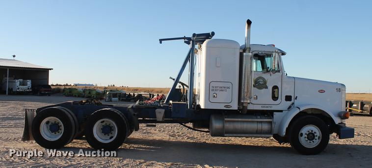 image for item BJ9836 2001 Peterbilt 378 semi truck