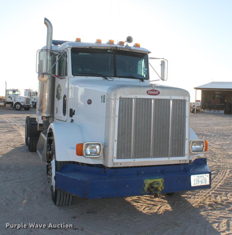 image for item BJ9836 2001 Peterbilt 378 semi truck