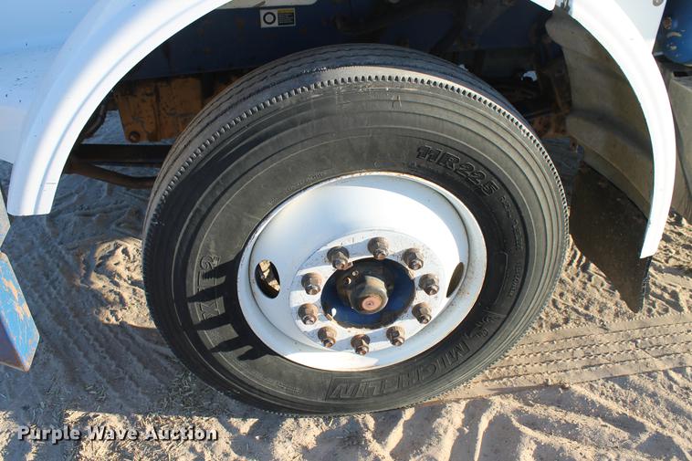 image for item BJ9836 2001 Peterbilt 378 semi truck