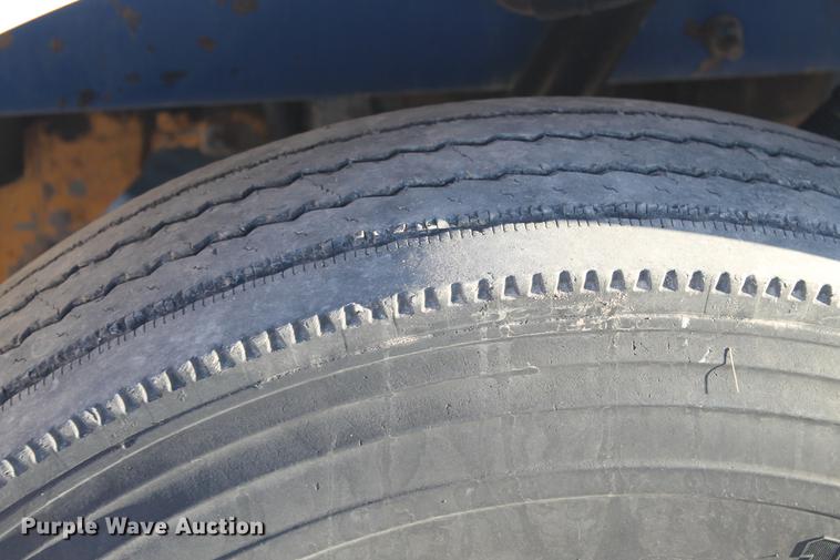 image for item BJ9836 2001 Peterbilt 378 semi truck