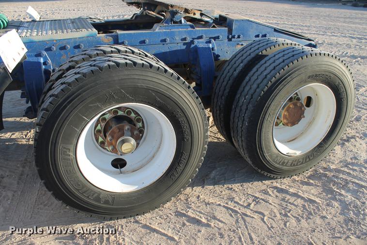 image for item BJ9836 2001 Peterbilt 378 semi truck