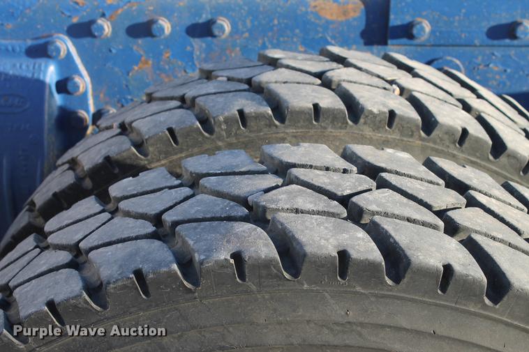 image for item BJ9836 2001 Peterbilt 378 semi truck