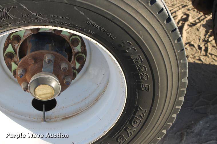 image for item BJ9836 2001 Peterbilt 378 semi truck