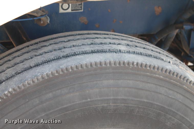 image for item BJ9836 2001 Peterbilt 378 semi truck