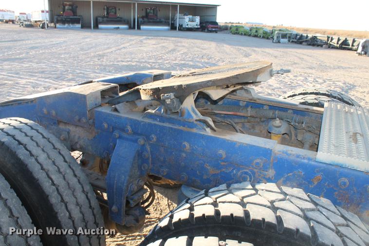 image for item BJ9836 2001 Peterbilt 378 semi truck