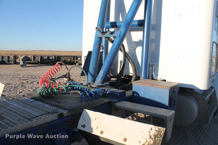 image for item BJ9836 2001 Peterbilt 378 semi truck