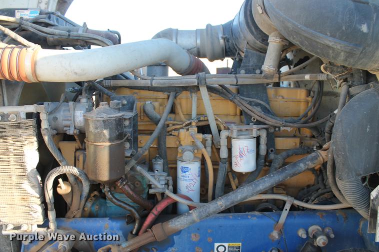 image for item BJ9836 2001 Peterbilt 378 semi truck