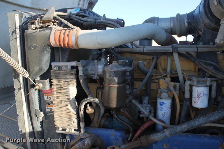 image for item BJ9836 2001 Peterbilt 378 semi truck