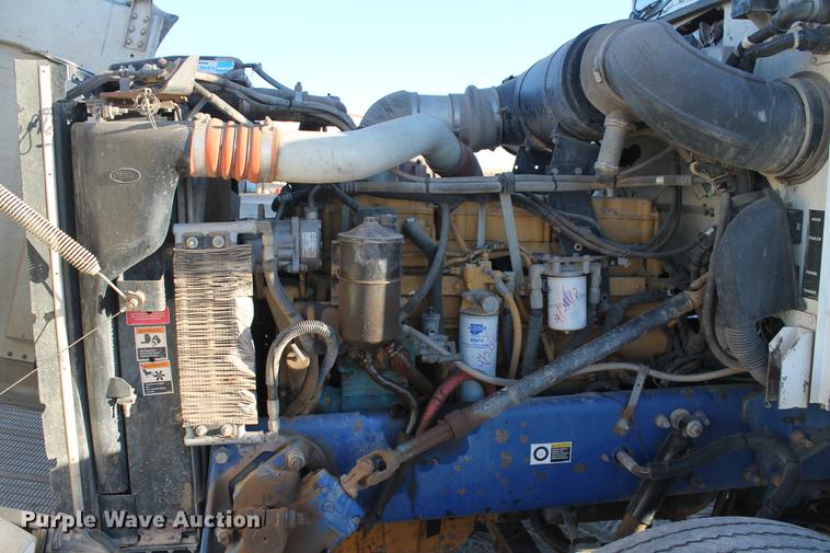 image for item BJ9836 2001 Peterbilt 378 semi truck