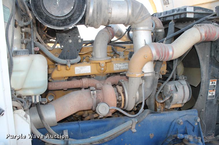 image for item BJ9836 2001 Peterbilt 378 semi truck