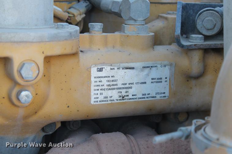 image for item BJ9836 2001 Peterbilt 378 semi truck