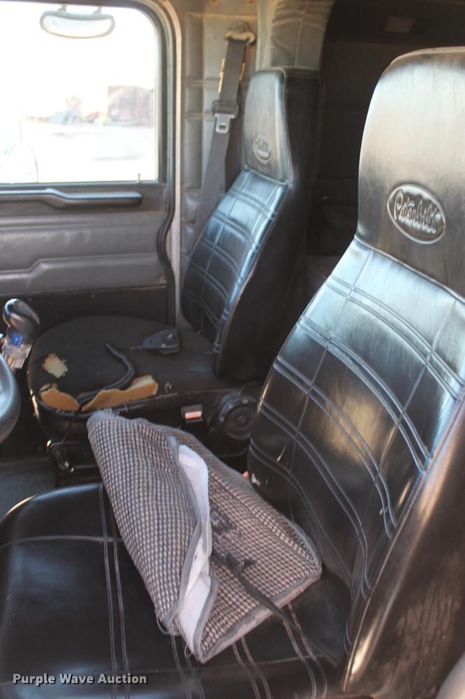 image for item BJ9836 2001 Peterbilt 378 semi truck