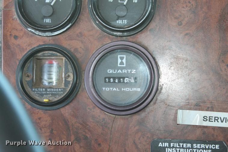 image for item BJ9836 2001 Peterbilt 378 semi truck