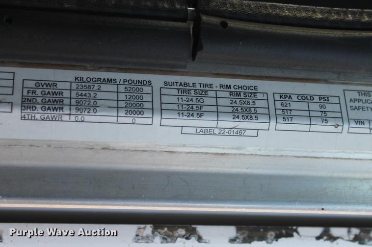 image for item BJ9836 2001 Peterbilt 378 semi truck