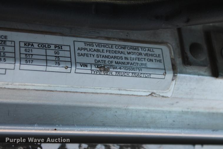 image for item BJ9836 2001 Peterbilt 378 semi truck