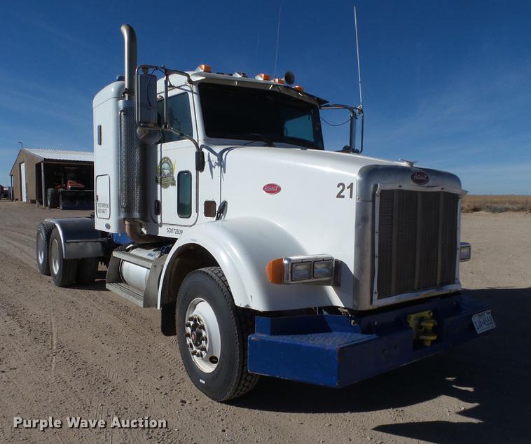 image for item BJ9837 2005 Peterbilt 378 semi truck