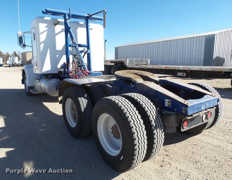 image for item BJ9837 2005 Peterbilt 378 semi truck