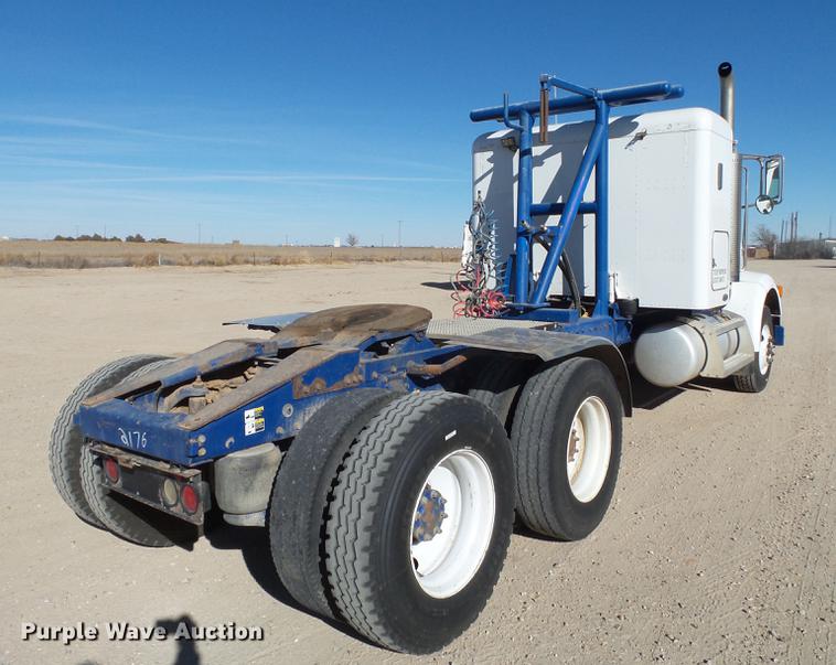 image for item BJ9837 2005 Peterbilt 378 semi truck