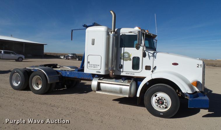 image for item BJ9837 2005 Peterbilt 378 semi truck