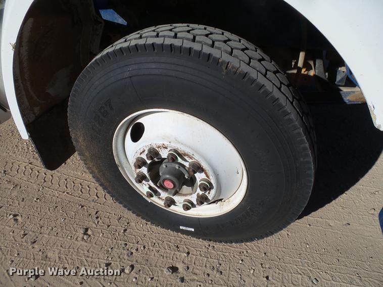 image for item BJ9837 2005 Peterbilt 378 semi truck