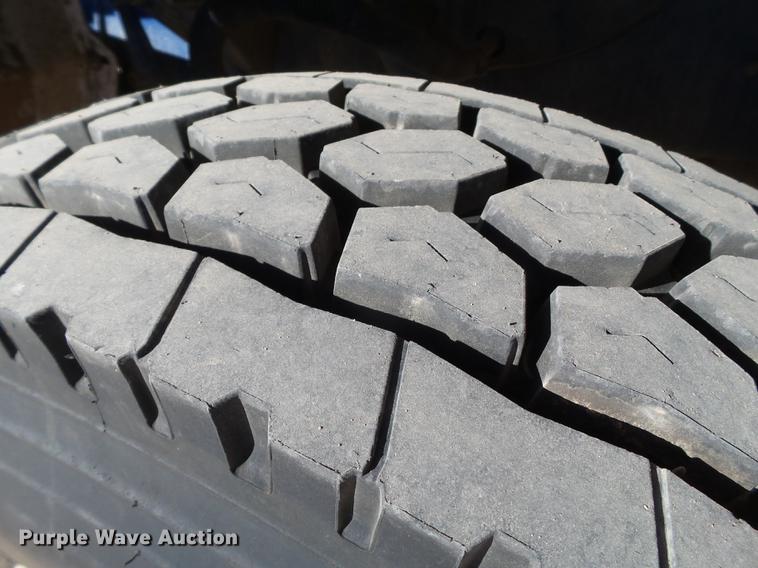 image for item BJ9837 2005 Peterbilt 378 semi truck