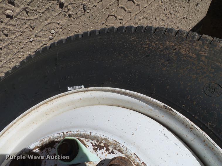 image for item BJ9837 2005 Peterbilt 378 semi truck