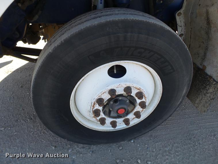 image for item BJ9837 2005 Peterbilt 378 semi truck