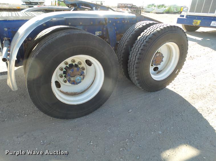 image for item BJ9837 2005 Peterbilt 378 semi truck