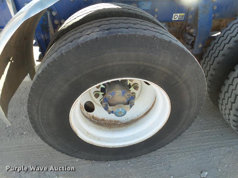 image for item BJ9837 2005 Peterbilt 378 semi truck