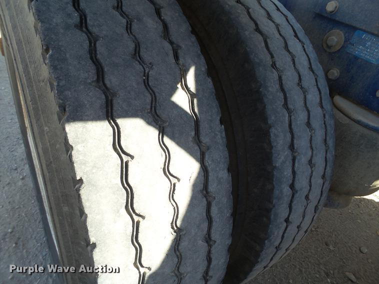 image for item BJ9837 2005 Peterbilt 378 semi truck